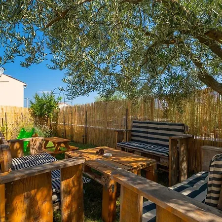 Будинок відпочинку House Lando *