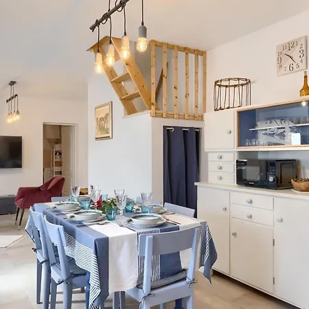 House Lando 펜션 풀라